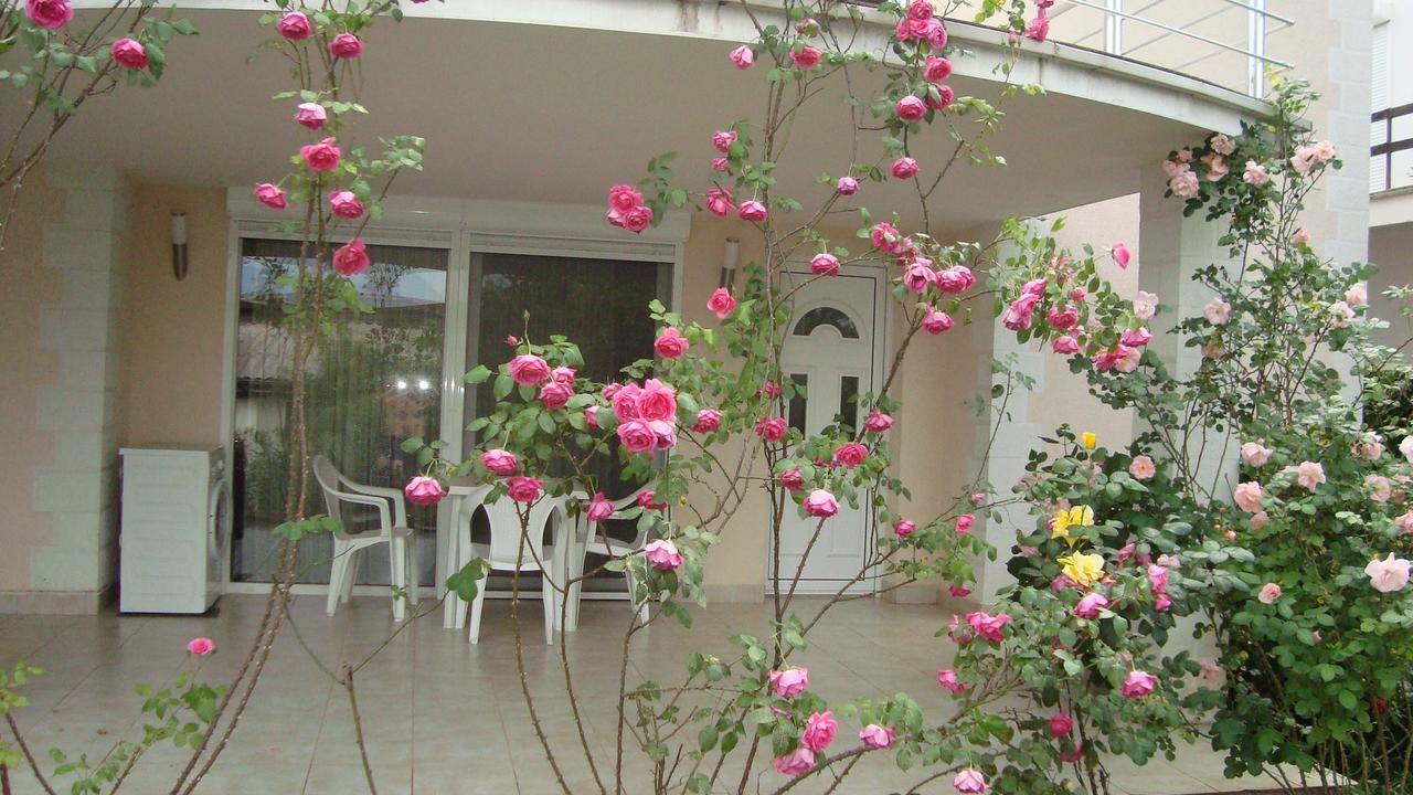 Natalie Apartments Tivat Exterior foto